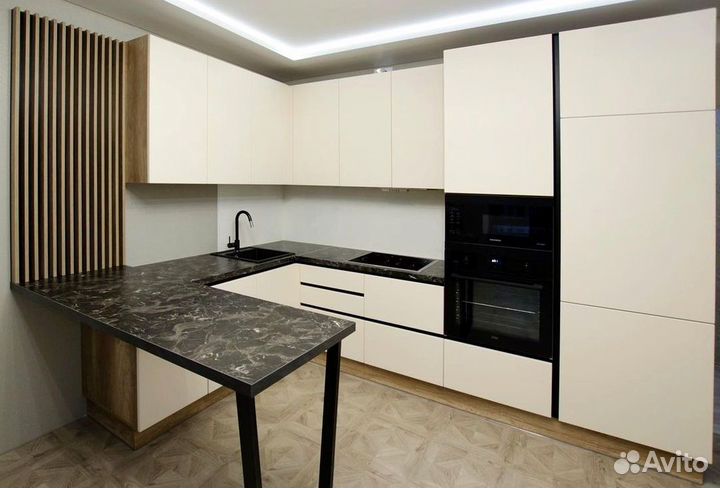 Кухня в потолок на заказ