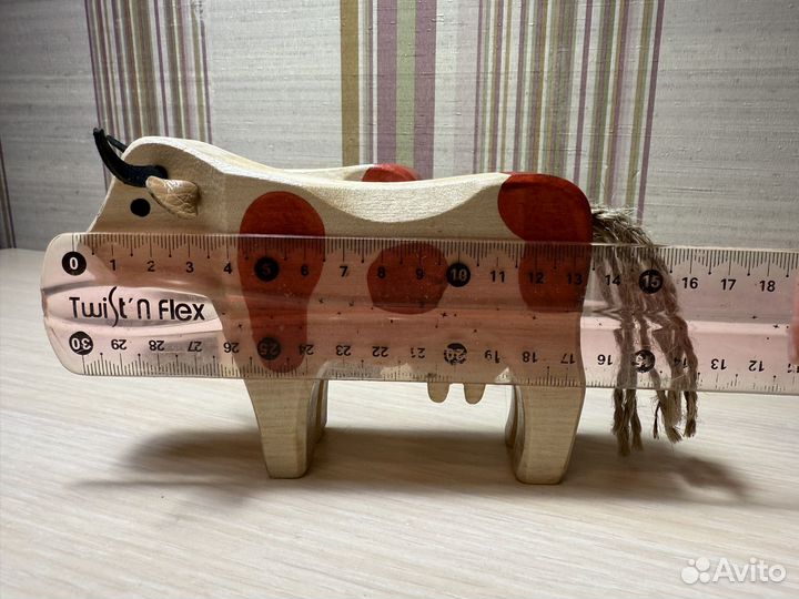 Фигурка швейцарская корова из дерева