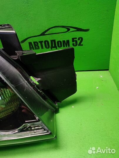 Фара правая Mitsubishi Outlander 1 черный отражат