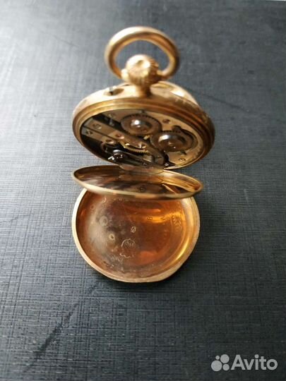 Золотые карманные часы