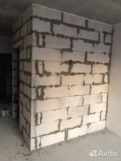 Подсобный рабочий на строительстве