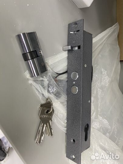 Дверной замок электромеханический
