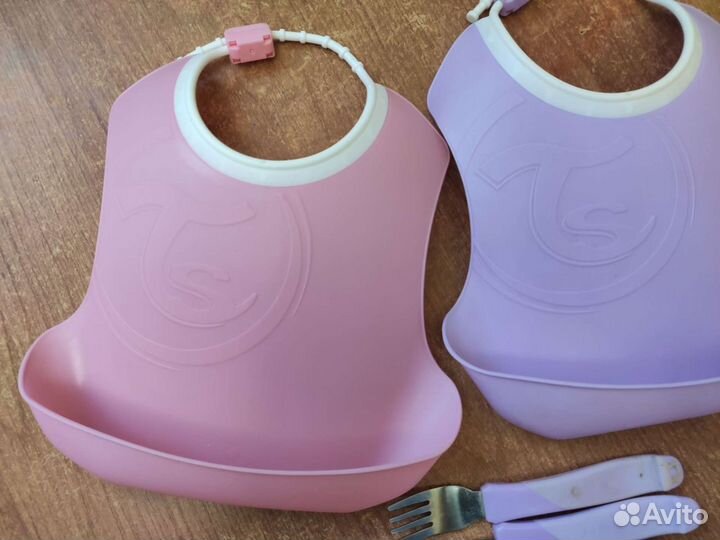 Бутылки, нагрудники, столовые приборы