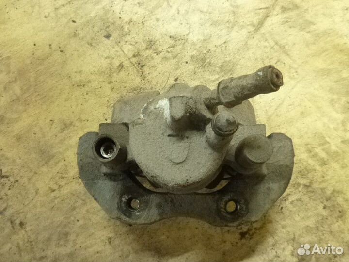 Суппорт передний правый ford C-MAX 2003