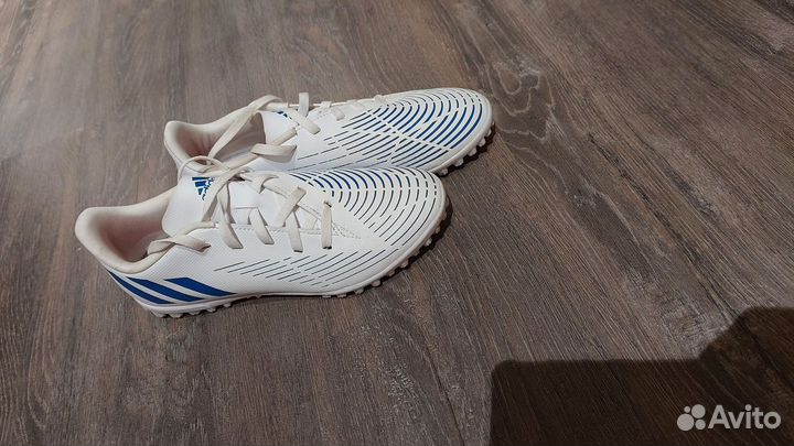 Футбольные бутсы adidas predator