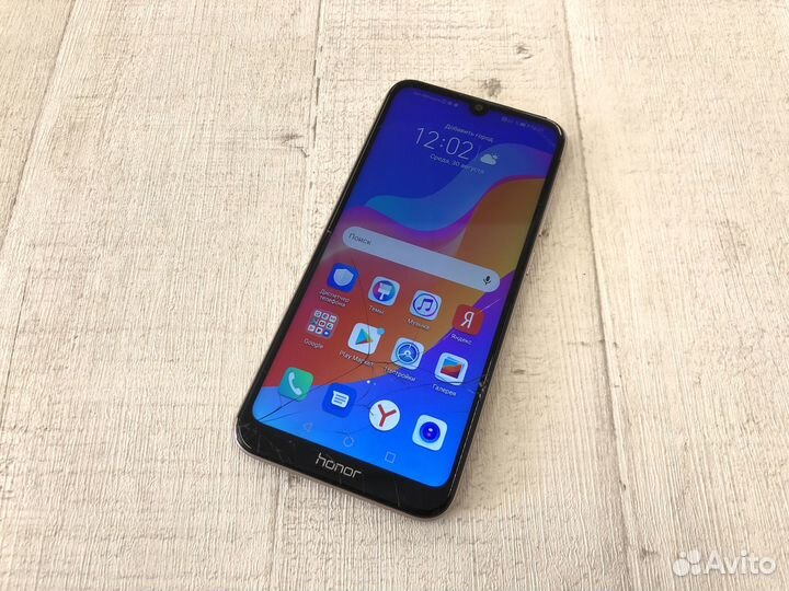 Honor 8A 2/32гб LTE трещины на экране