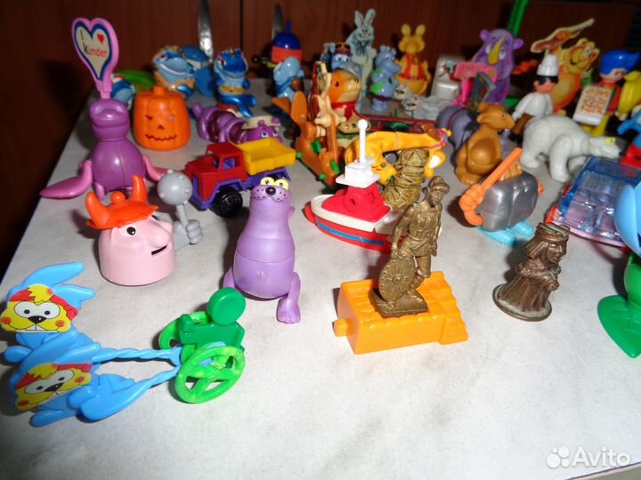 Старые игрушки из киндер-сюрпризов