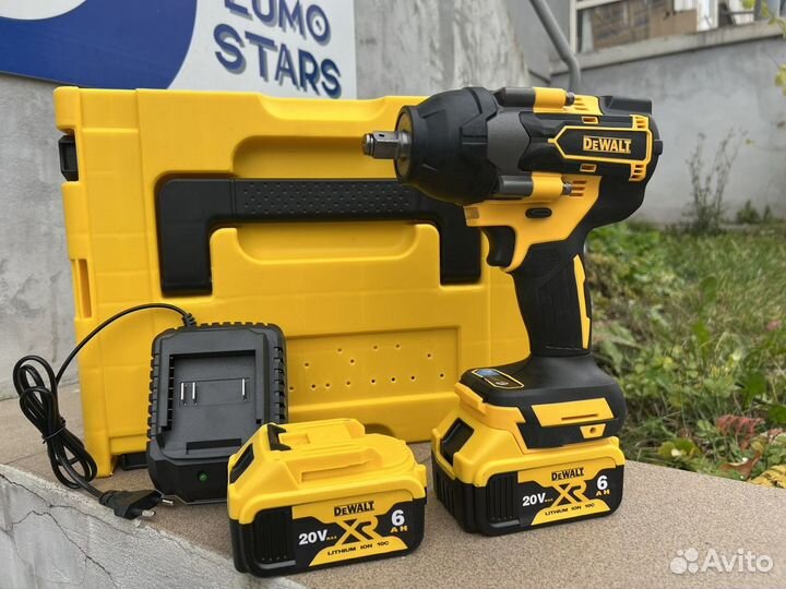 Гайковерт аккумуляторный Dewalt 700 N.m