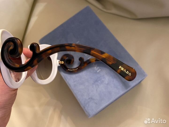 Солнцезащитные очки prada