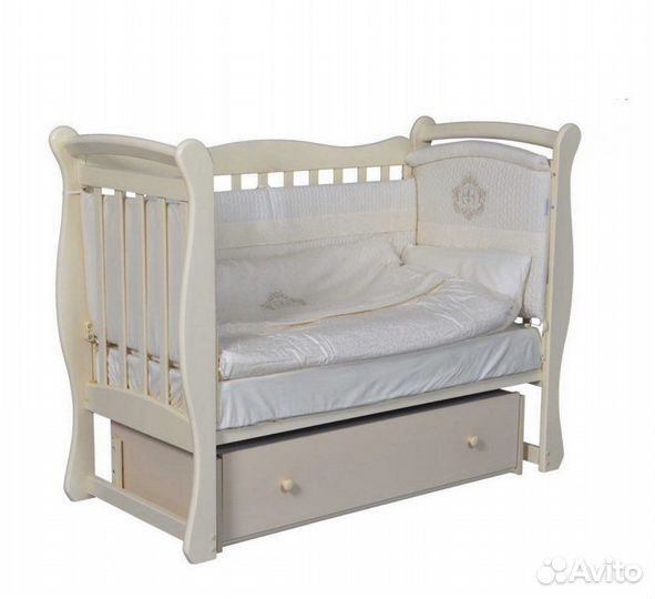 Детская кроватка с маятником и ящиком