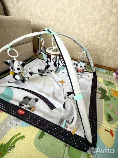 Развивающий коврик tiny love день и ночь