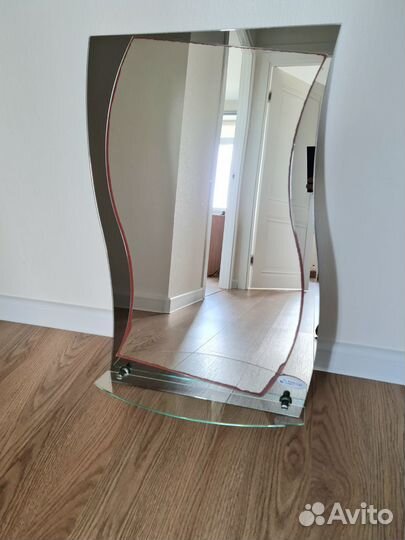 Зеркало в ванную с полочкой