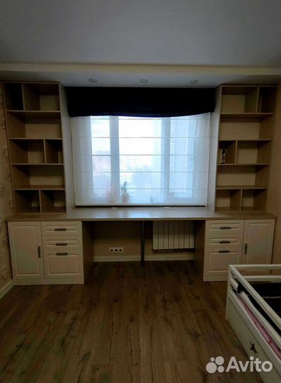 Рабочая зона в углу у окна