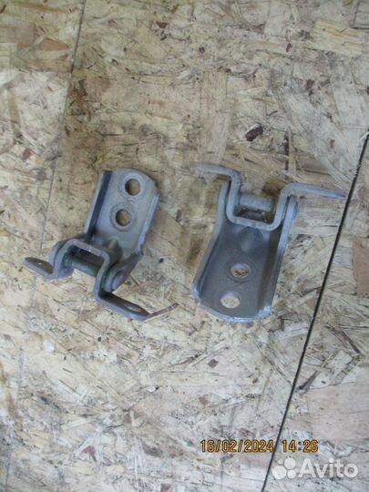 Петля двери Ниссан Альмера Классик