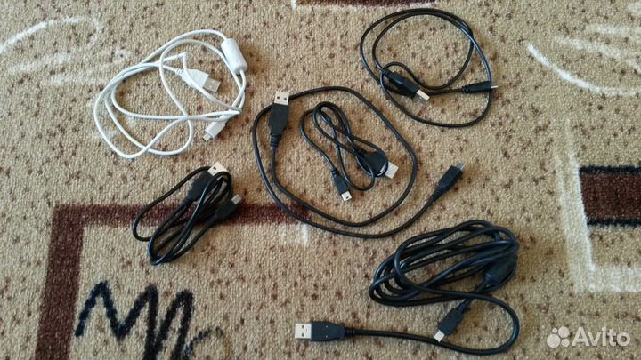 Кабели: USB-mini USB, USB-micro USB, адаптер USB