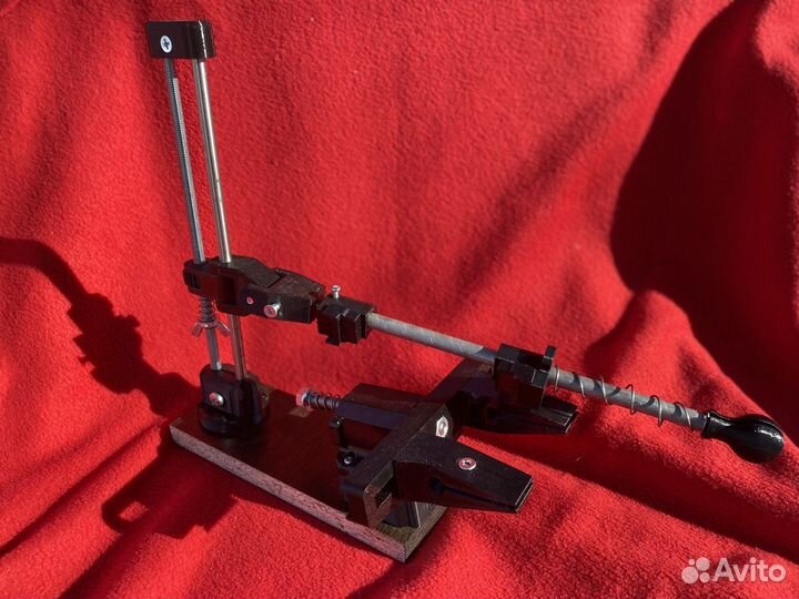 Точилка с поворотным механизмом Grom