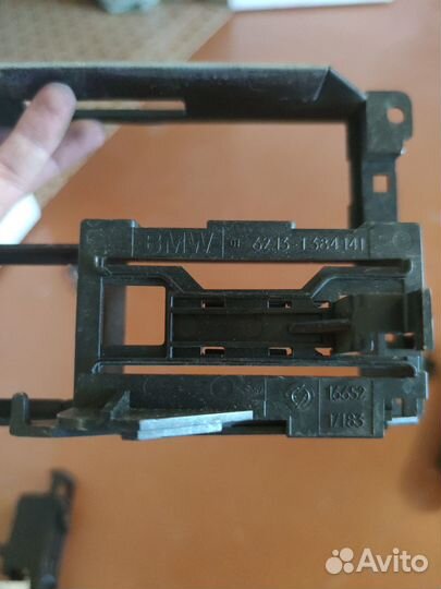 Крепление радиоприемника/часов бмв е34