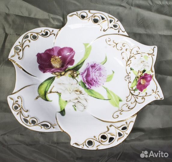 Блюдо Цветы, с перфорацией, рельеф, вензеля, золот