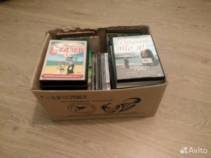 DVD плеер BBK- караоке с коллекцией фильмов