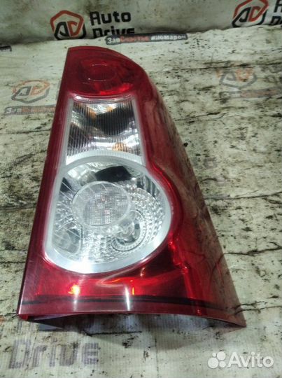 Фонарь правый LADA Largus 1.6