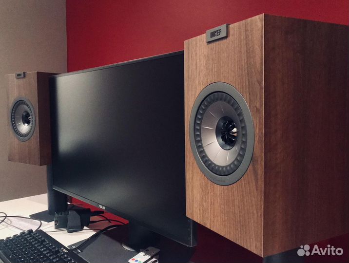 Полочная акустика KEF Q150 walnut