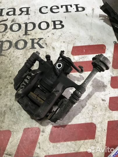 Суппорт тормозной задний левый Opel Astra J (2009—