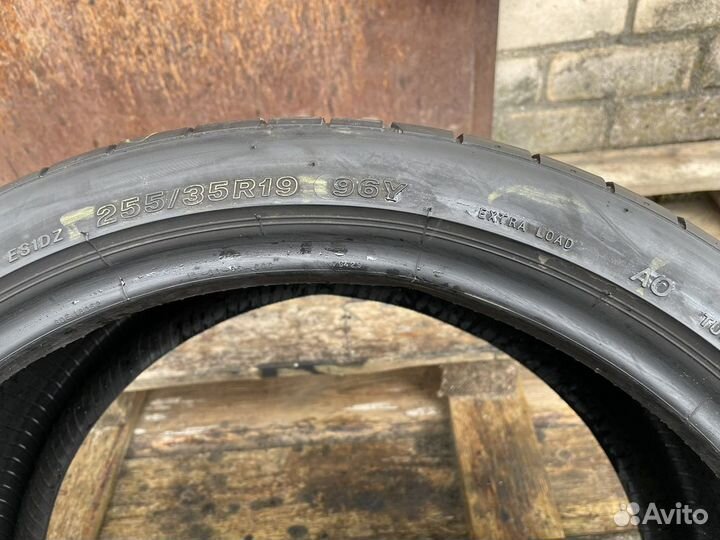 Bridgestone Potenza S001 255/35 R19