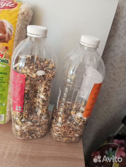 Корм для хомяков, опилки, колесо