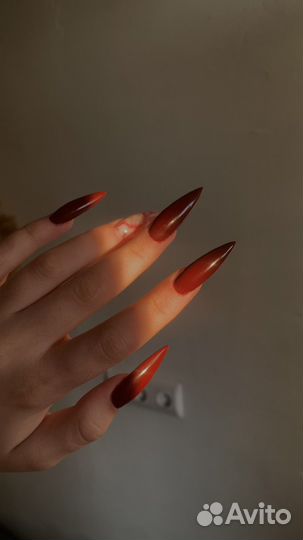 Нужны модельки на маникюр)