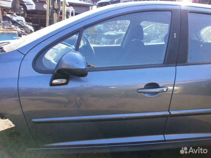 Двери peugeot 207 1.6 бензин 2008 год