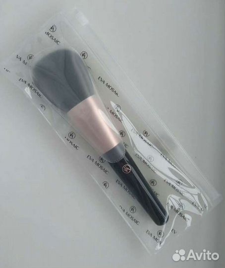 Кисть для макияжа