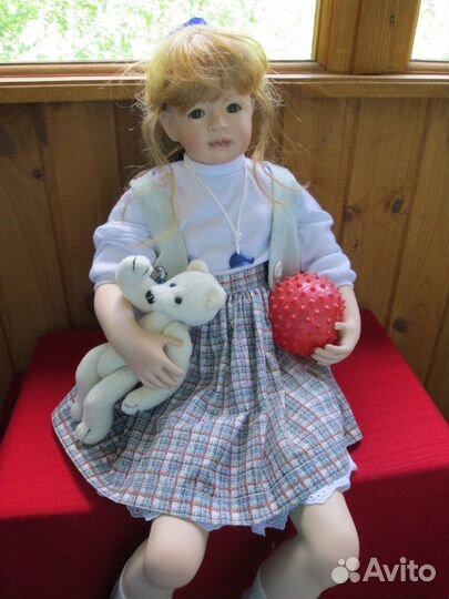 Кукла фарфоровая коллекционная