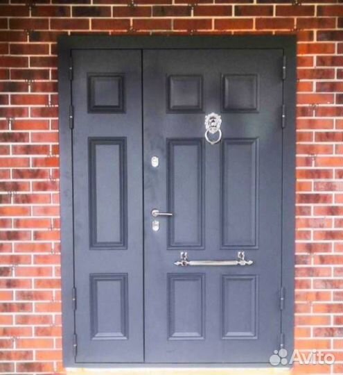 Дверь двухстворчатая в коттедж