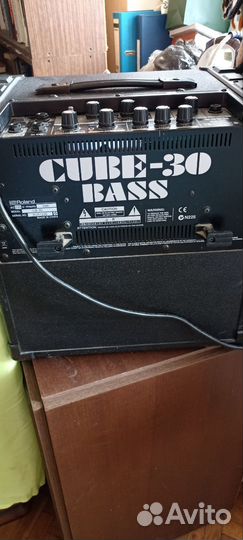Комбоусилитель басовый Roland Cube 30