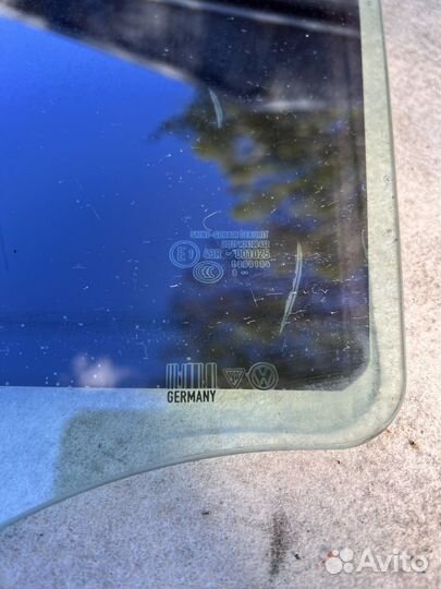 Стекло двери заднее левое Volkswagen Touareg