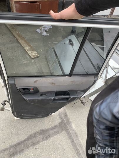 Mitsubishi pajero io задняя правая дверь