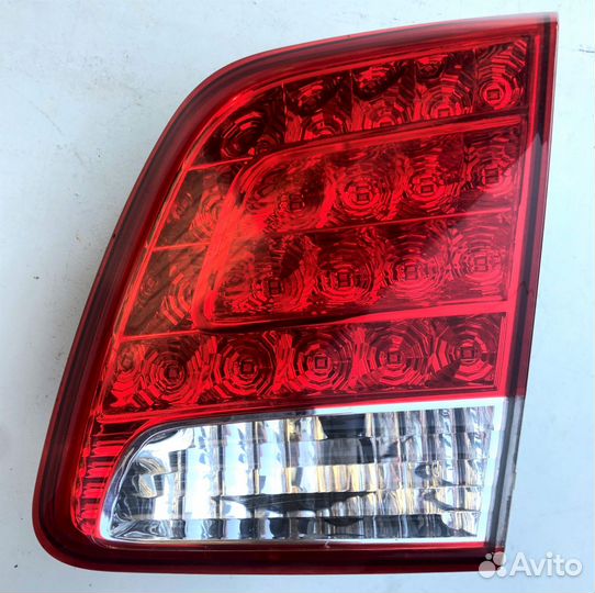 Фонарь LED в крышку багажника правый Киа Соренто 2