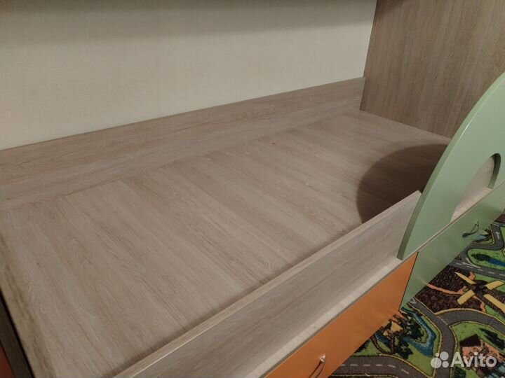 Двухъярусная кровать