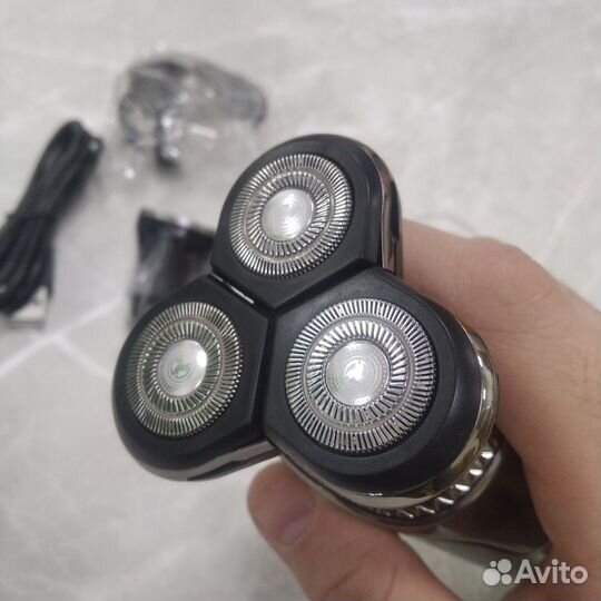 Безопасная электробритва для мужчины