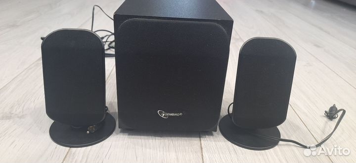 Колонки для компьютера с сабвуфером 2.1