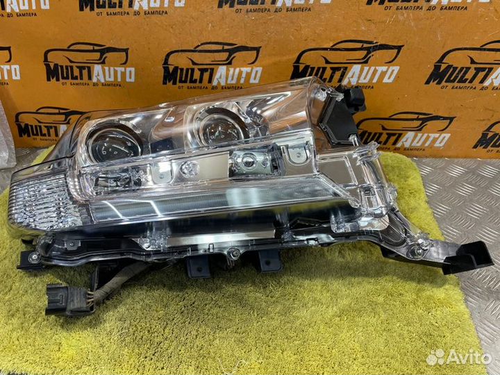Фара передняя правая Toyota Land Cruiser 200