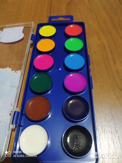 Акварельные краски и гуашь