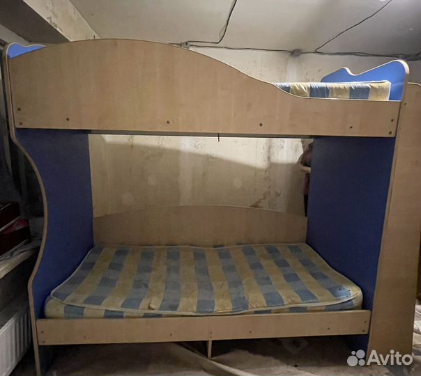 Двухъярусная кровать
