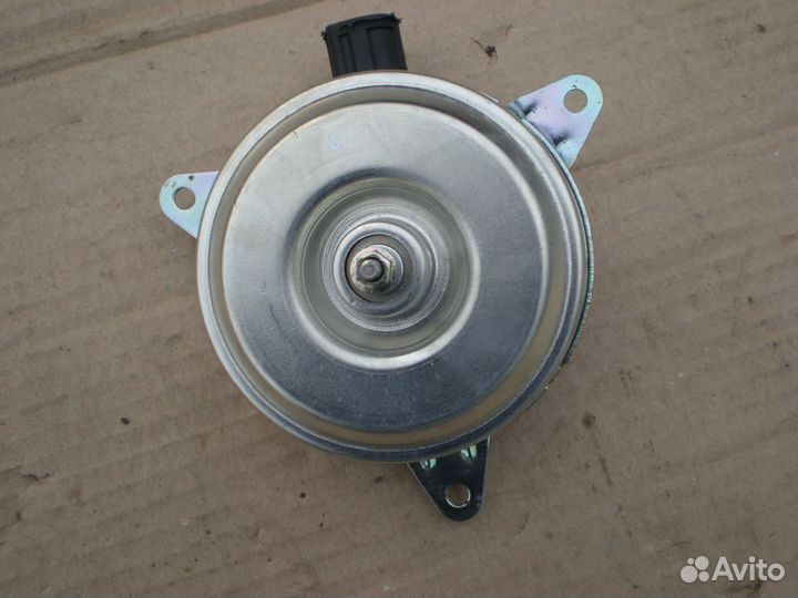 Моторчик вентилятора двигателя Nissan Infiniti