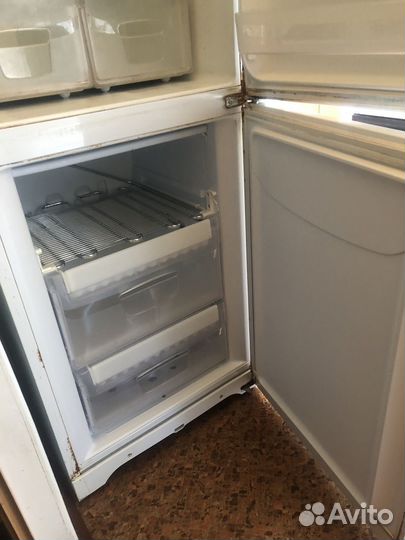 Холодильник бу indesit