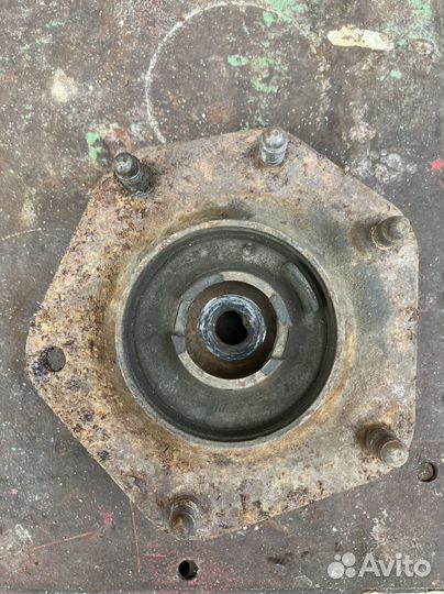 Верхняя опора передней стойки левая Mazda Xedos 6