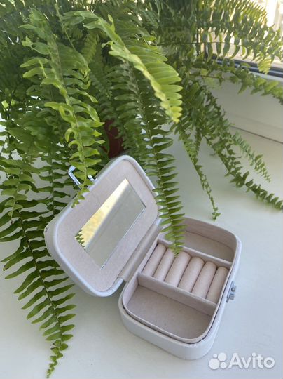 Шкатулка для украшений новая