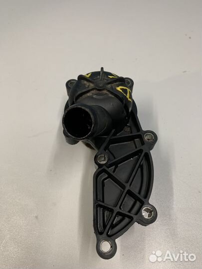 Корпус термостата Audi A6 C6 06E121111D