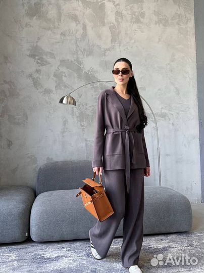 Брючный костюм женский