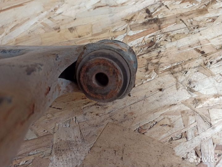 Рычаг левый Ford Focus 1